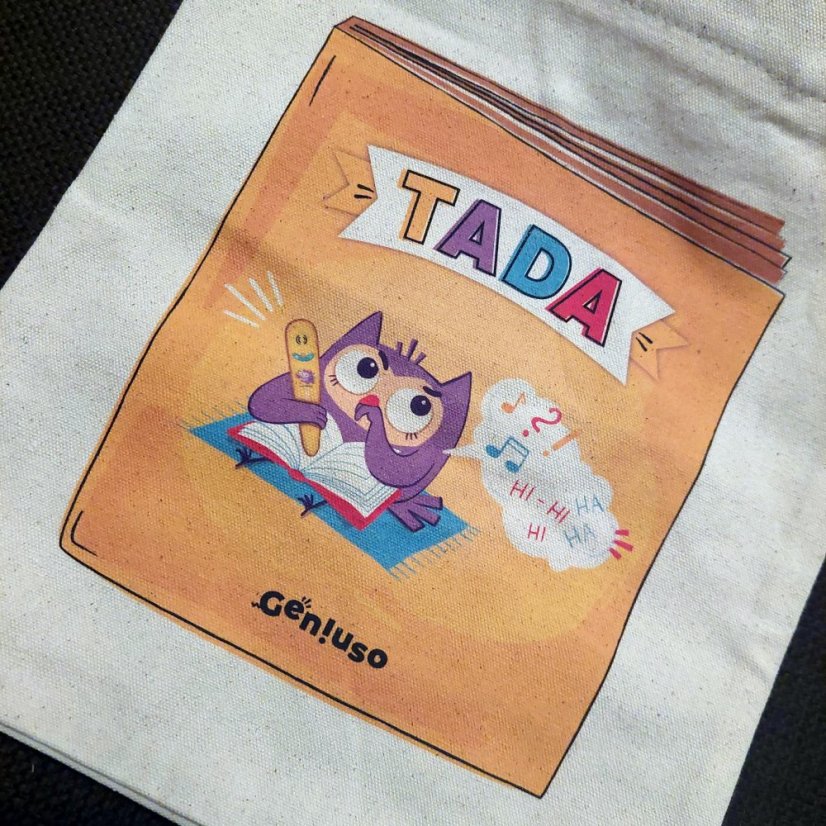 TADA tote bag with zipper